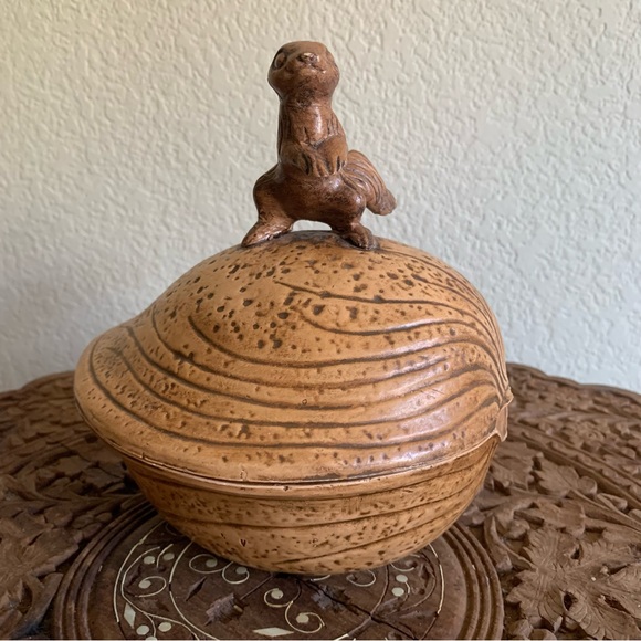Vintage Kay Kinney Signed MCM Ceramic Squirrel And Almond Candy Dish with Lid - Picture 9 of 12